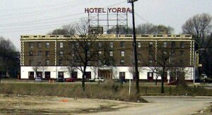 white-stripes-hotel-yorba